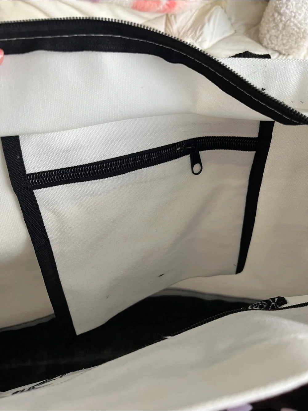 Monogrammed “L”Canvas Tote Bag - Brand NEW✨🖤🤍